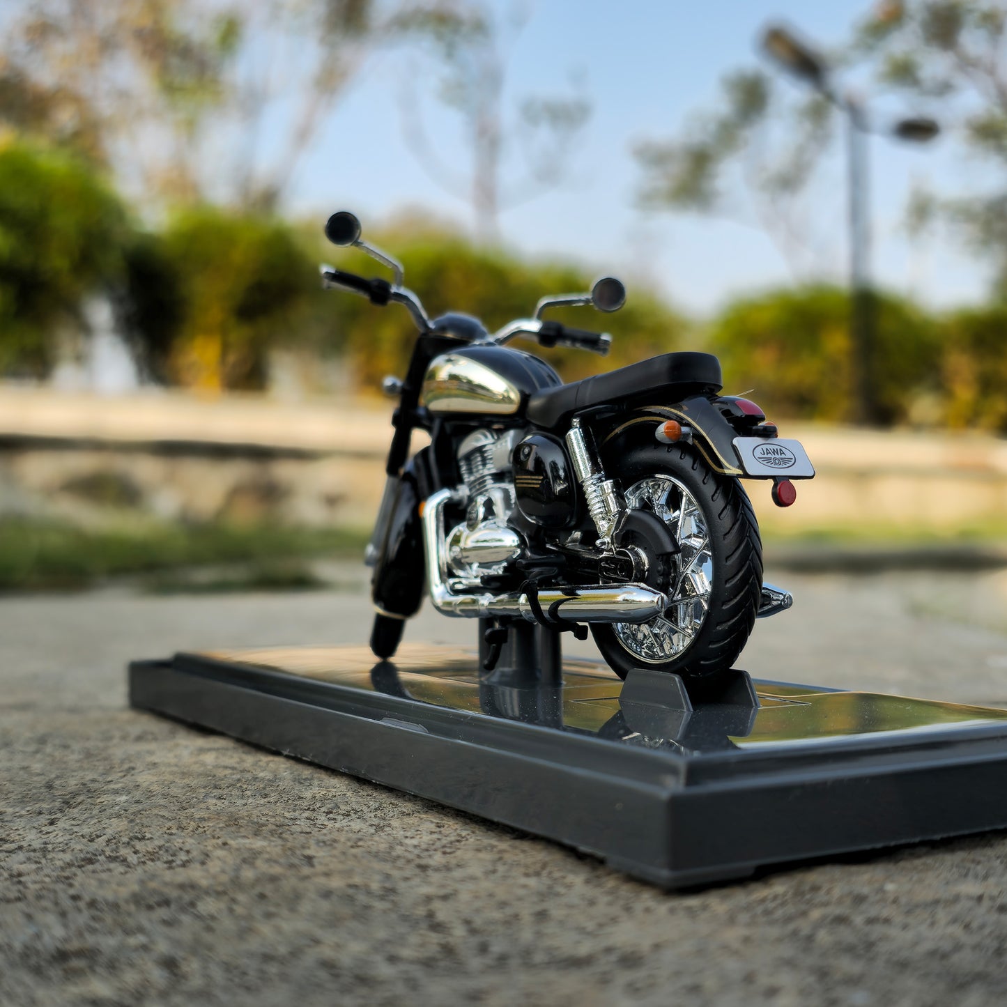 COL Jawa Black | 1:18 Licensed Model