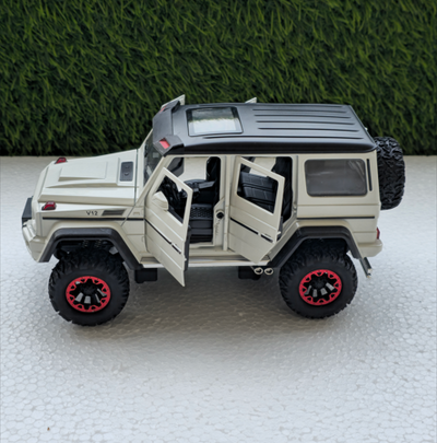 Mercedes Benz G500 G6X6 | 1:24 Die Cast Model