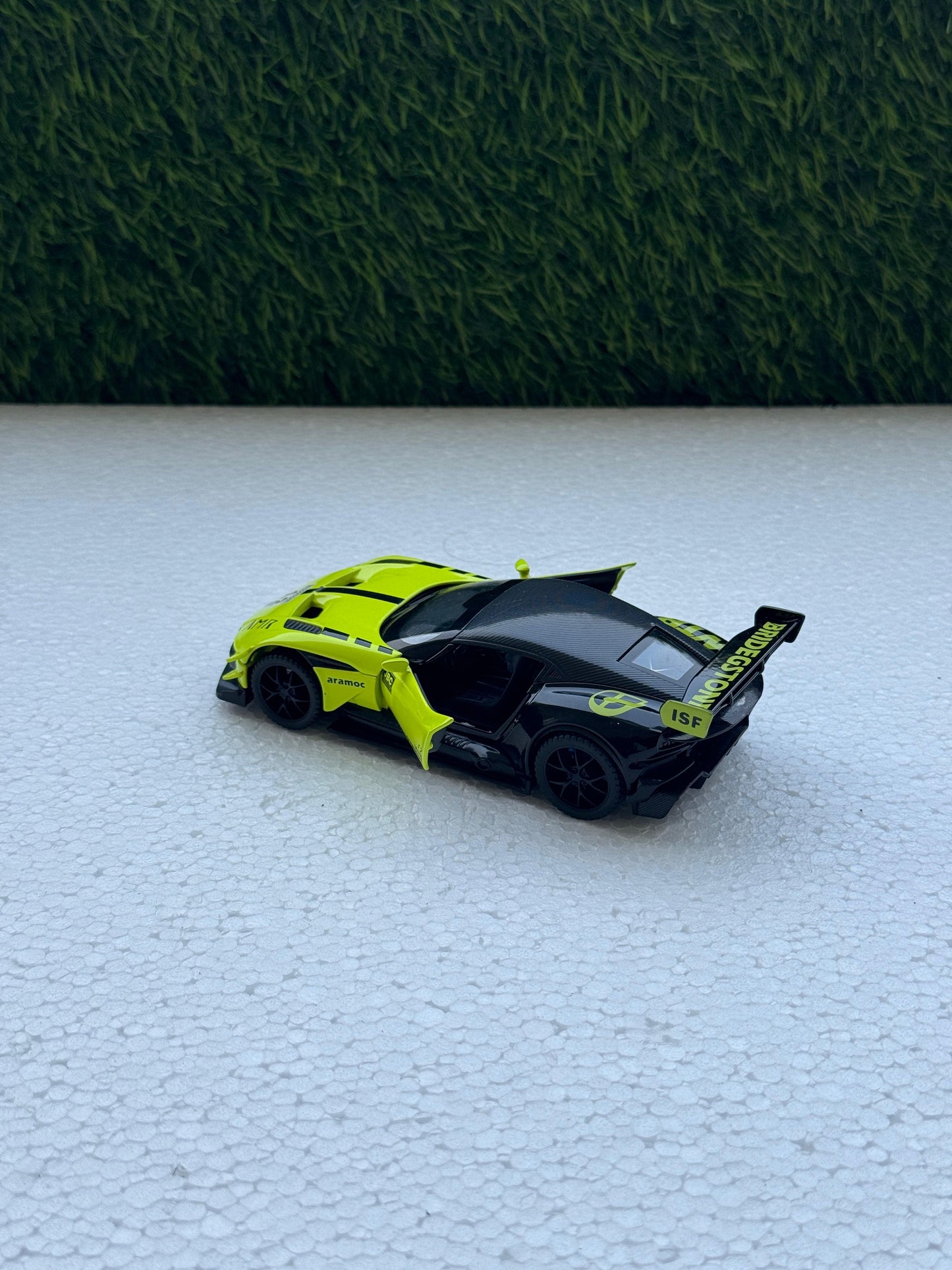 Aston Martin Vulcan | 1:32 Die cast Model